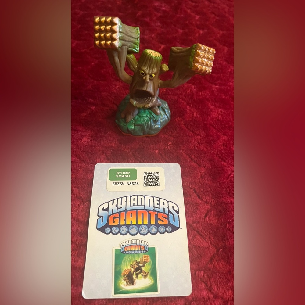 Skylanders Giants Cynder Figure with code sticker card